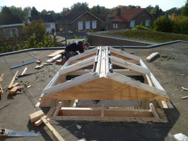 Leveren en plaatsen van een Velux lichtstraat te Meerssen