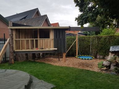 Tuinrenovatie met boomhut Ede