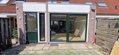 Een aanbouw geplaatst in Beemster