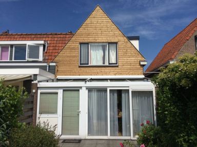 kopgevel opnieuw betimmerd met thermowood rabathout te Heemstede