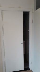 Schuifdeur naar badkamer