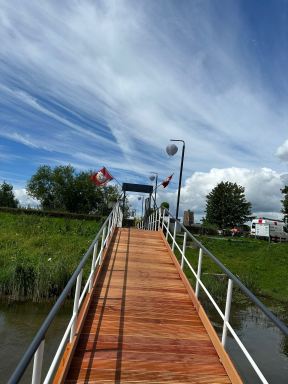 Renovatie van de loopbrug bij De Pannekoekenbakker Woudrichem!