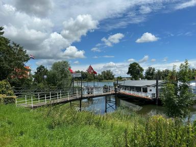 Renovatie van de loopbrug bij De Pannekoekenbakker Woudrichem!