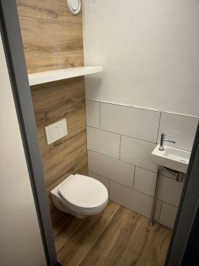 Een fris, nieuw toilet in Tilburg