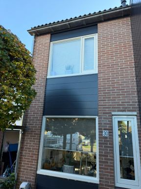 Aanbrengen gevelbekleding (keralit) in Almkerk