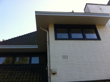 Vervangen van goten, boeidelen en houtwerk aan woning