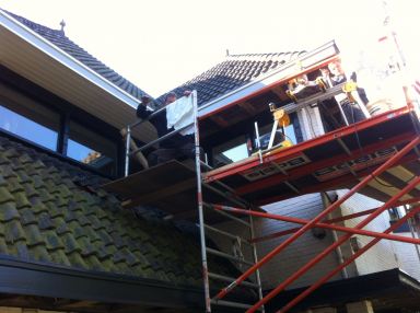 Vervangen van goten, boeidelen en houtwerk aan woning