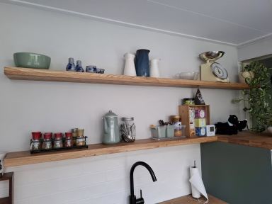 Klant waanzinnig blij met het eindresultaat van haar nieuwe keuken in Kampen!
