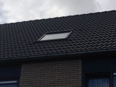 Dakvenster (Velux) geplaatst Zwartsluis