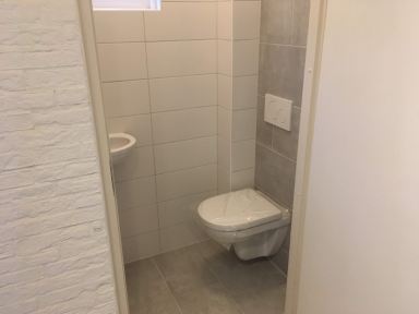 Renovatie toilet en hal Zeewolde