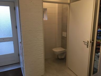 Renovatie toilet en hal Zeewolde