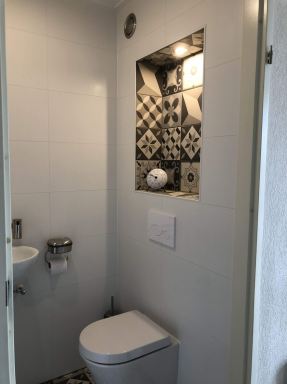 Woning renovatie Almere ( Badkamer, Toilet, Keuken, Laminaat vloeren, Schilderwerk.)