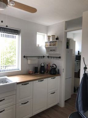 Woning renovatie Almere ( Badkamer, Toilet, Keuken, Laminaat vloeren, Schilderwerk.)