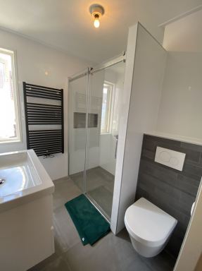 Toilet en badkamer renovatie Almere