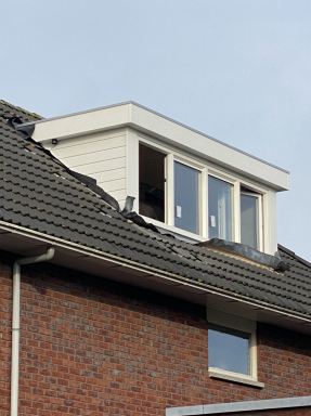 Zolder verbouwing in Lelystad met dakkapel en velux dakramen.