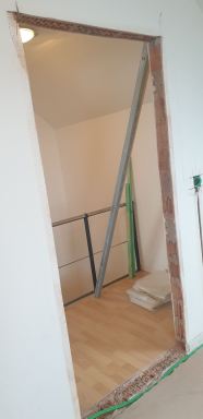 Maken van nieuw deurgat voor toegang 2 de kamer
Zolder renovatie te Belsele