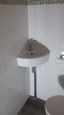 Verbouwing toilet Oirschot hoekfonteintje nieuw