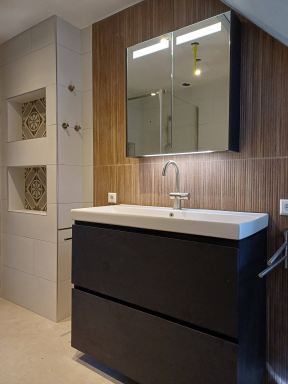 Nieuwe badkamerrenovatie met een mooie nis in Best!