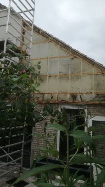 regelwerk en isolatie aan de gevel worden aangepast bij deze woning in Nuenen