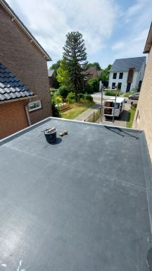 EPDM dakbedekking aangebracht , later ook op de carport