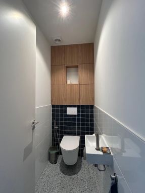 Wandkast inbouw boven een toilet, meubels op maat.  Arnhem