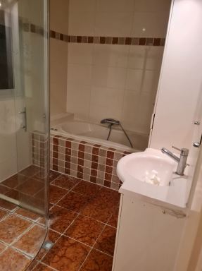 Voor de badkamer renovatie in Standaard Buiten