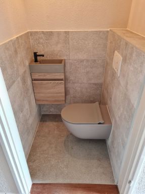 Toilet renovatie in standaard buiten