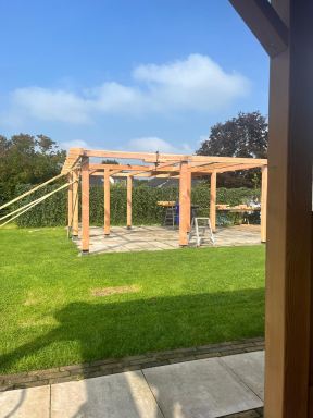 Carport van douglashout voor een klant te Ulft