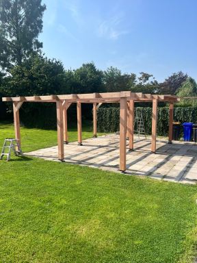 Carport van douglashout voor een klant te Ulft