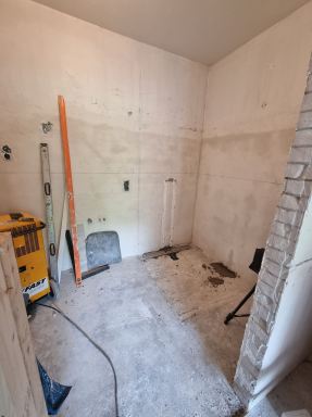 Dronten. Badkamer in voormalige garage.