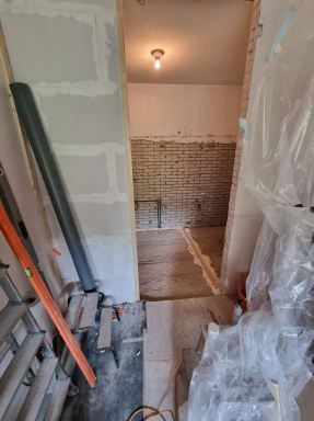 Dronten. Badkamer in voormalige garage.