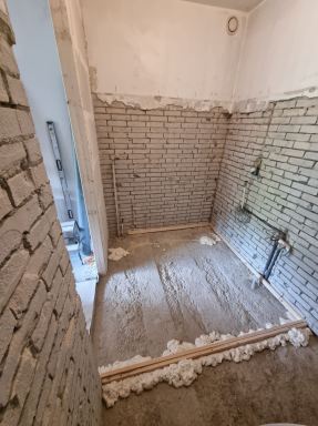Dronten. Badkamer in voormalige garage.