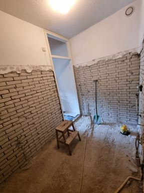Dronten. Badkamer in voormalige garage.