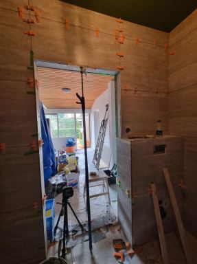 Dronten. Badkamer in voormalige garage.
