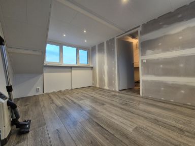 Behang en schilderklaar opleveren.