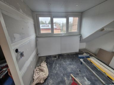 Roldeuren onder de knieschotten.