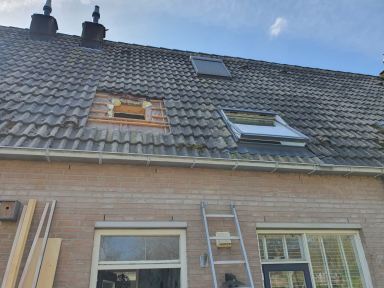 Twee Solar VELUX dakvensters in Goes