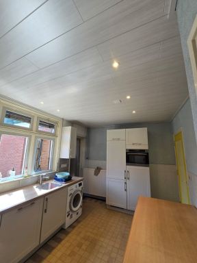 Een mooie Parador plafond met spotjes geplaats in Lepelstraat
