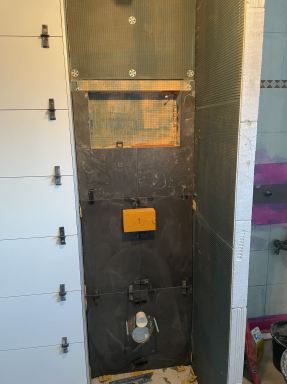 Achterwand toilet met nis 60x60 tegelen