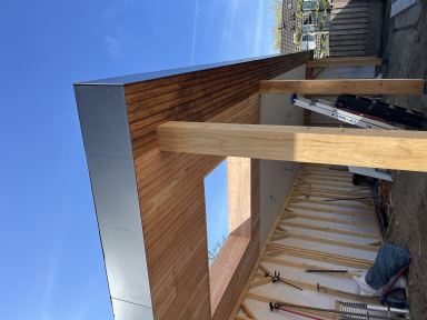 Overkapping 14 meter lang bij 4 meter diep in escharen