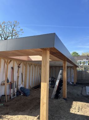 Overkapping 14 meter lang bij 4 meter diep in escharen