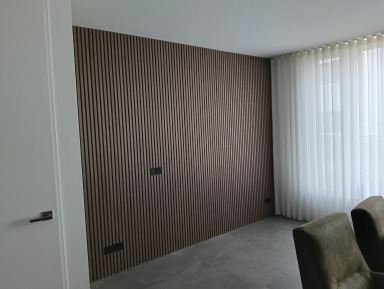 Oss: kamer deur eruit , decowand erin (kamer en hal)