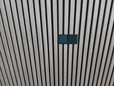 Oss: kamer deur eruit , decowand erin (kamer en hal)