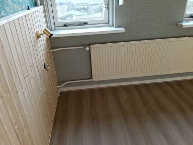 Druten :slaapkamer lambrisering, pvc laminaat vloer