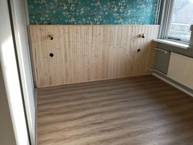 Druten :slaapkamer lambrisering, pvc laminaat vloer
