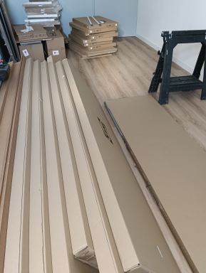 Oss; kasten wand zolder