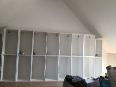 Oss; kasten wand zolder