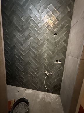 Badkamer verbouwd tot eigentijdse, comfortabele ruimte – Den Haag