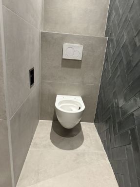 Badkamer verbouwd tot eigentijdse, comfortabele ruimte – Den Haag