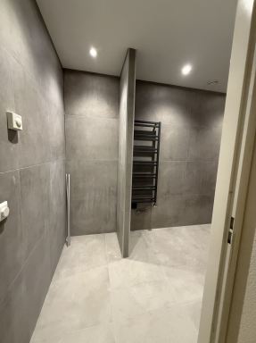 Badkamer verbouwd tot eigentijdse, comfortabele ruimte – Den Haag